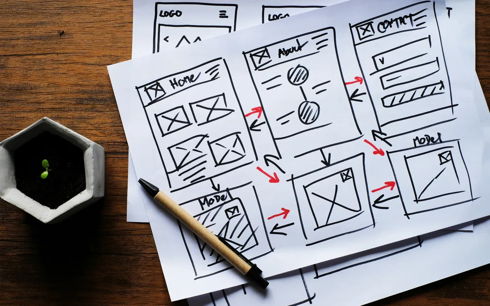 Wireframes dessinés à la main pour préparer la refonte d'un site web